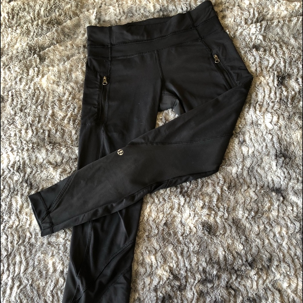 lulu lemon- black cropped pants with sheer detail